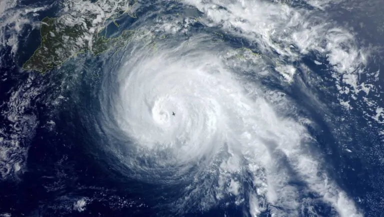 Tropical Storm Erin Hurricane 2025 – Atlantic System Rapidly Intensifying Toward Major Hurricane Status